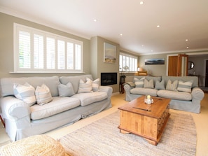 Cottage | Living area | Fireplace - Welsummer (Salcombe)