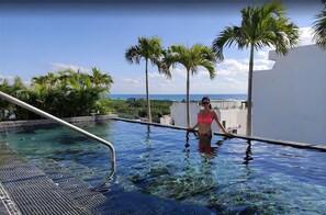 Outdoor pool, pool umbrellas, pool loungers - Cozy 5th Avenue Apartment with roof pool By 369 (Playa del Carmen)