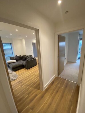 Apartment, 1 Queen Bed | Interior