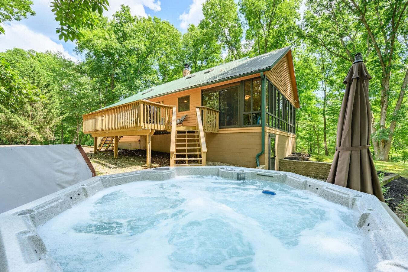 Outdoor spa tub