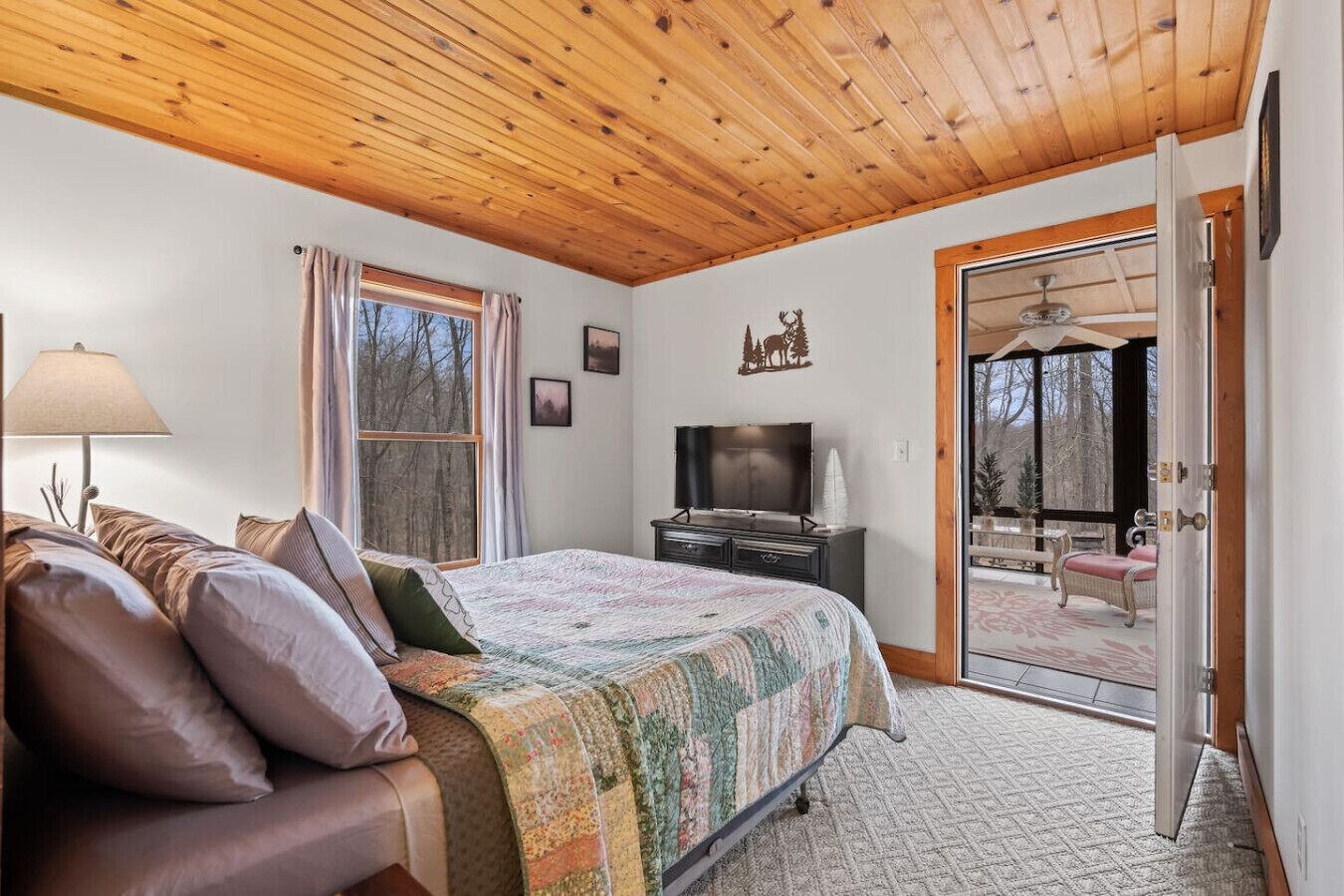 Desk, iron/ironing board, travel crib, WiFi