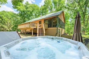 Outdoor spa tub - 8 Does A Dancin' (Nashville)