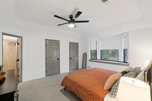 3 bedrooms, desk, iron/ironing board, travel crib