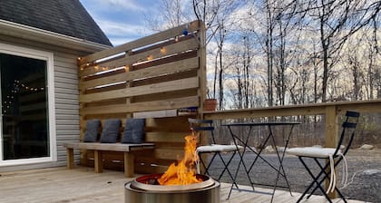 The Under Ridge Home - 4 Bedroom w/Fireplace