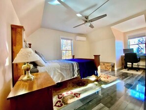 4 bedrooms, desk, free WiFi