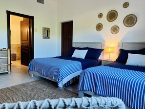 2 Schlafzimmer, Zimmersafe, Schreibtisch, Bügeleisen/Bügelbrett
