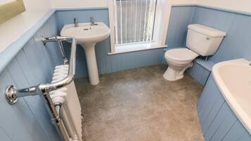 Cottage | Bathroom | Shower