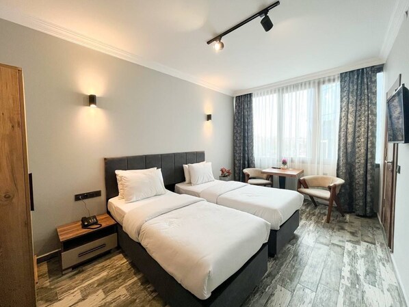 Minibar, escritorio, wifi gratis y ropa de cama