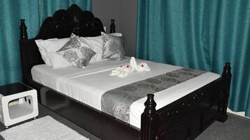 3 slaapkamers, een strijkplank/strijkijzer, gratis wifi, beddengoed