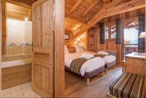 6 bedrooms, free WiFi, bed sheets - Skis aux Pieds ! Chalet + Sauna & Jacuzzi Privés (Huez)