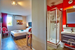 1 bedroom, free WiFi, bed sheets - Suite Près de l'Aéroport | Parking + Wifi Inclus (Lahonce)