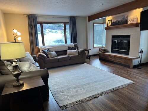 Alpine-View Retreat in Girdwood