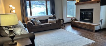 Alpine-View Retreat in Girdwood