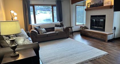 Alpine-View Retreat in Girdwood
