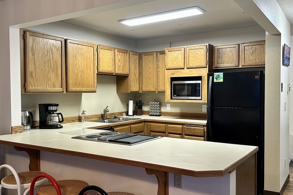 Køleskab, mikrobølgeovn, ovn, kogeplade