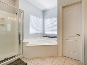 Stadtwohnung, 2 Schlafzimmer | Badezimmer | Handtücher
