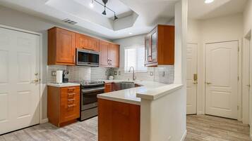 Townhome, 2 Bedrooms | Private kitchen