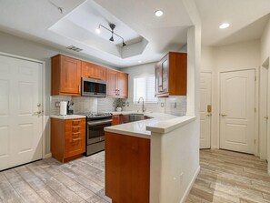 Townhome, 2 Bedrooms | Private kitchen
