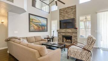 House, 3 Bedrooms | Living room | 36-inch flat-screen TV with digital channels, TV