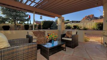 Casa, 3 habitaciones | Terraza o patio