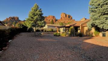 House, 3 Bedrooms | Exterior