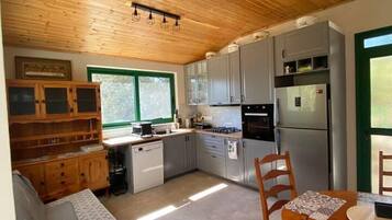 House | Private kitchen | Fridge, microwave, oven, stovetop