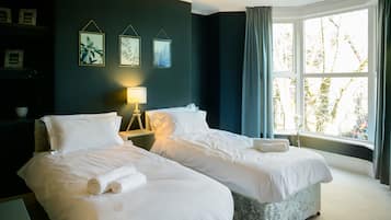 4 bedrooms, free WiFi, bed sheets