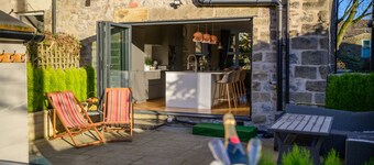 Luxurious Tranquil Four Bedroom Retreat in Buxton