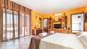 A hotel room with a large bed, a TV, a wardrobe, and a bathroom visible through a sliding door. - 3125 Saturday`s House by Barbarhouse (Casarano)