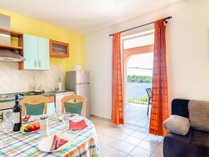 Apartment (One-Bedroom Apartment with Terrace an) | Private kitchen