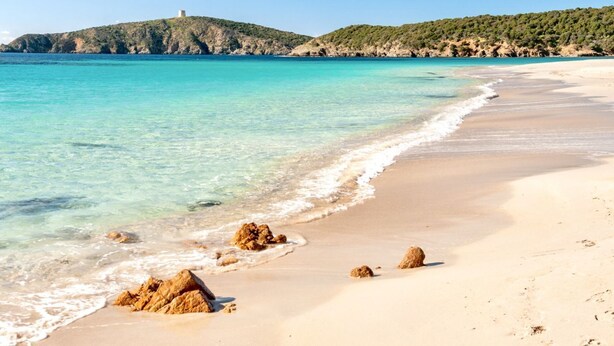 A beach with clear turquoise water, sandy shore, and rocky outcrops. - Studio apartment 2 beds, (20/25 mq): living room with kitchenette, table fridge and double or double bed, bathroom. <br>All studios are located <b>on the ground floor</b>.<br>All the flats have a view of the park. <br>The apartments are equipped with: <b (Pula)