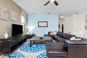 Smart TV, consola de videojuegos y futbolito 