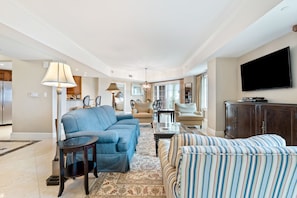 TV - Grande Luxury | 2 bed, 2 bath | Amazing Views (Kissimmee)