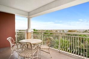 Outdoor dining - Grande Luxury | 2 bed, 2 bath | Amazing Views (Kissimmee)
