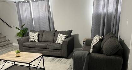 Cozy Modern and Lavish 3 Bedroom Basement Suite