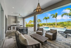 Outdoor dining - Tranquility at Bear's Den: Private Pool, Theater, Grill, Free Water Park, Golf View, Near Disney (Kissimmee)