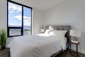 2 slaapkamers, een strijkplank/strijkijzer, gratis wifi, beddengoed