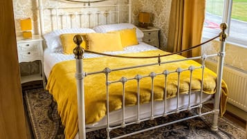 Cabin | 3 bedrooms, iron/ironing board, bed sheets