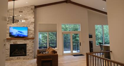 Fernie Escape Mountain Home on the Ski Hill