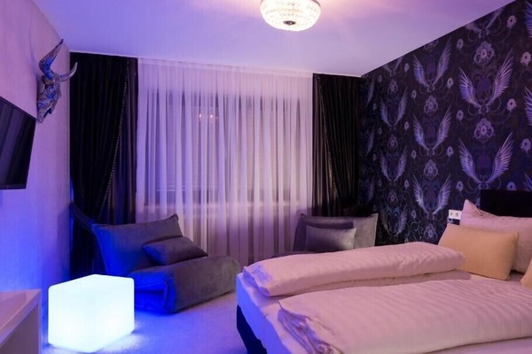 Doppelzimmer, 20 qm mit eigenem Badezimmer, max. 2 Personen-Schlafzimmer