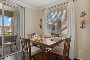Condo, 2 Bedrooms | Dining