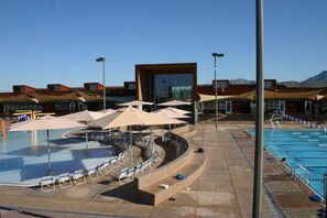 حمّام سباحة خارجي