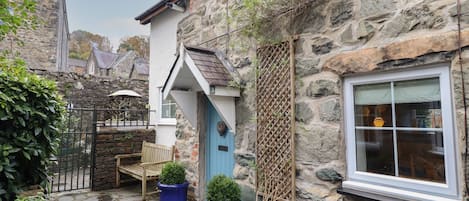 Cottage | Property grounds