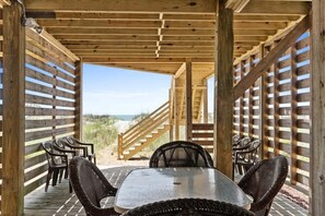 Outdoor dining - Cheek to Cheek by Brunswick Vacation Rentals: OIB Oceanfront w/ Views & New Deck (Ocean Isle Beach)