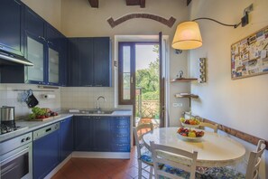 Fridge, stovetop, dishwasher, coffee/tea maker - Casa Bellesi - Sweet Dreams in Florence (Firenze)
