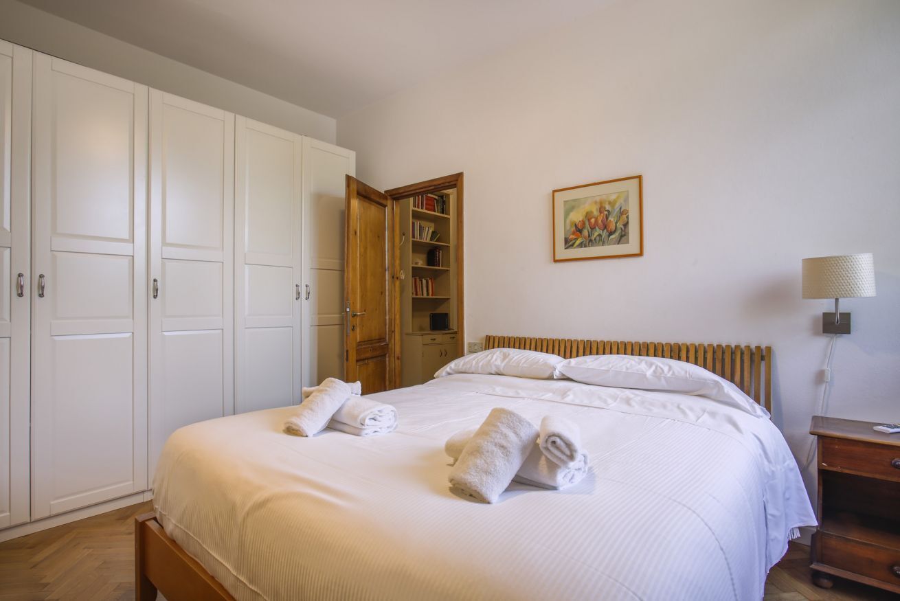 2 bedrooms, iron/ironing board, travel cot, WiFi