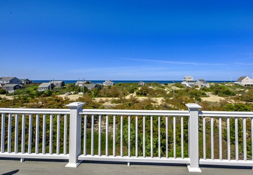 East Sandwich Retreat—Decks, Trails & Bay Views