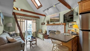 Télévision, cheminée