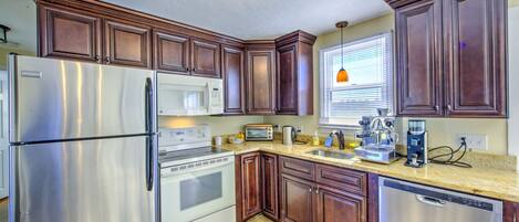 Frigorífic, microones, forn i placa de cuina