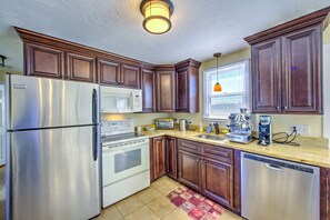 ثلاجة، ميكروويف، فرن، موقد طهي مسطح